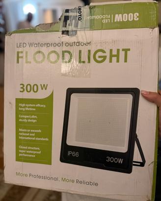 Faro a led IP66 300W professionale