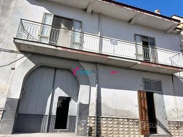 Villa di 290 m² con più di 5 locali a Tufino