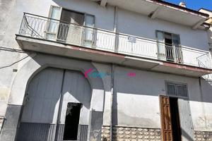 Villa di 290 m² con più di 5 locali a Tufino