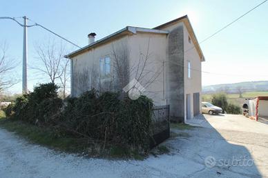 RUSTICO A ROSETO DEGLI ABRUZZI