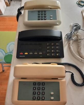n. 3 telefoni a filo per abitazione.