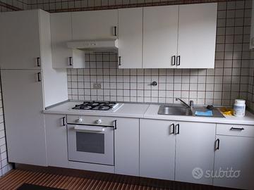 Cucina completa con TUTTO incluso e funzionante