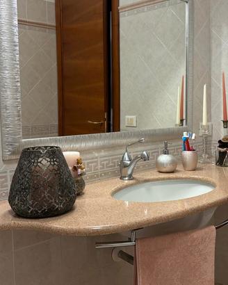 Lavandino Design con Piano in Granito Rosso