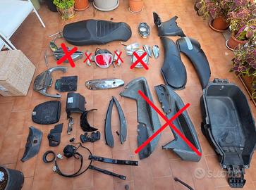 Box con ricambi originali per Aprilia scarabeo 300