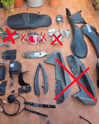 Box con ricambi originali per Aprilia scarabeo 300