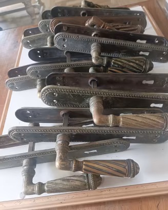 maniglie e copriplacche in bronzo stile impero