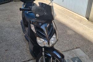Scooter aprilia cube 125