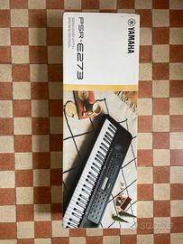 Tastiera  Yamaha, 61key PSR-273 come nuova
