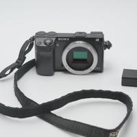 SONY NEX-7  NON FUNZIONANTE PER PEZZI DI RICAMBI