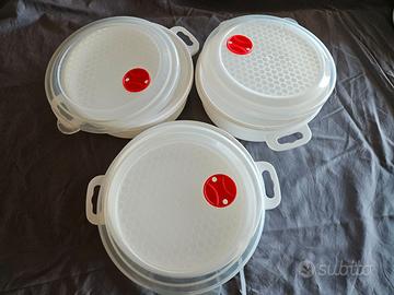 Contenitori bianchi in plastica