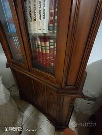 Biblioteca, enciclopedia, tavolini sala  