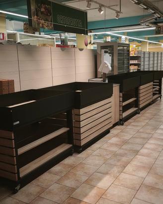 scaffali + figro+ allestimento top per ortofrutta 