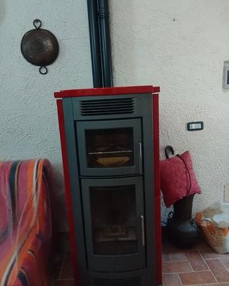 Stufa a pellet con forno. Piazzetta