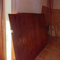 parete in legno perlinato trattato , già smontata 