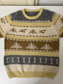 Splendido maglione fatto e ricamato a mano caldo