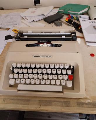 Macchina da scrivere OLIVETTI 35