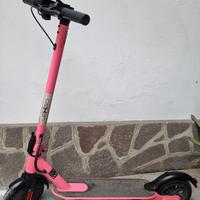 Monopattino rosa