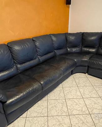 Divano in pelle blu con letto matrimoniale