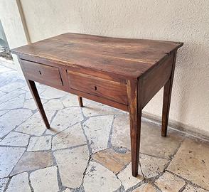 Tavoli del 700 e tanti mobili eleganti