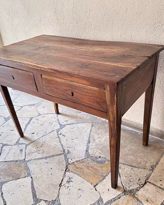 Tavoli del 700 e tanti mobili eleganti