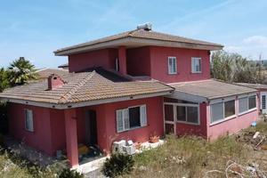 Casa indipendente tra mare e città
