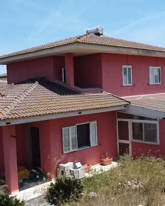 Casa indipendente tra mare e città