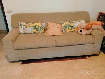 Mobili e divano per arredo casa