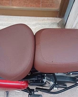 Selle nuove marroni per Royal Enfield Classic 350
