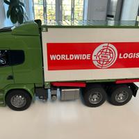 Camion Bruder porta container