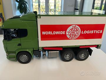 Camion Bruder porta container