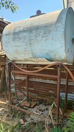 Botte per gasolio con supporto