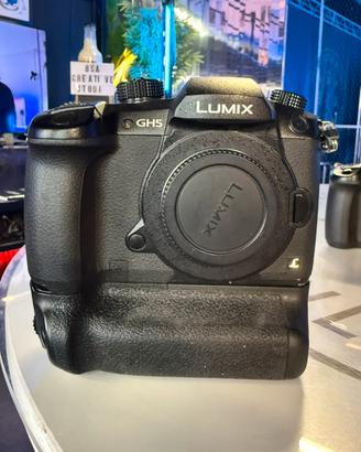 Panasonic Lumix GH5 + Battery Grip 4K 60fps