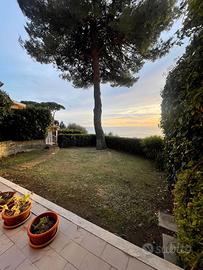 Porzione di villetta con vista mare