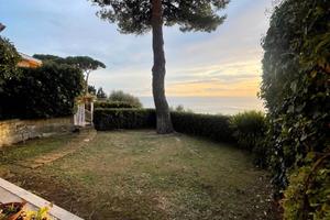 Porzione di villetta con vista mare