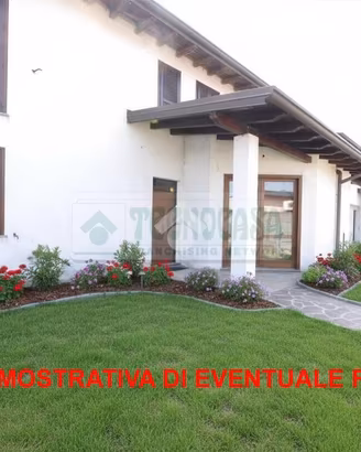 VILLA A SCHIERA A ROCCAFRANCA