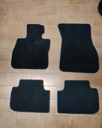 Set 4 tappetini originali per BMW SERIE 1 F40 2024