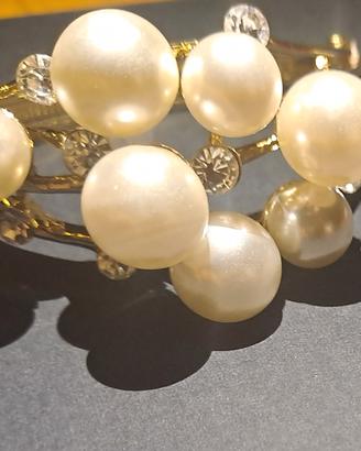 Bracciale Rigido Vintage con Perle e Cristalli - E