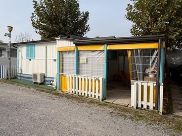 Casetta mobile in campeggio