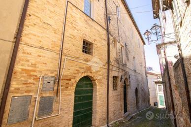 3 LOCALI A FERMO