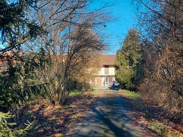 Ampi spazi, ampio cortile, da PRIVATO