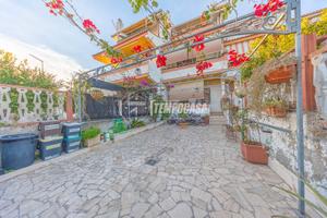 VILLA IN CENTRO DI AMPIA METRATURA CON DOPPIO POST