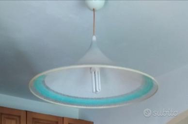 lampadario bianco e azzurro