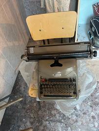 macchina da scrivere Olivetti Lexikon 80