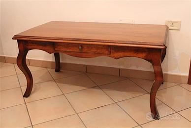 Tavolino in legno colore noce
