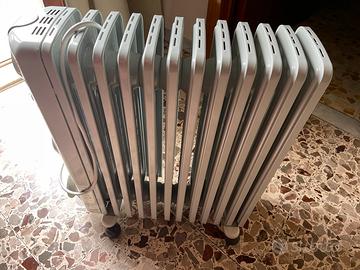 radiatore a olio De’Longhi modello TRRS1225.