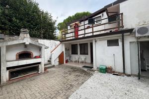 Casa indipendente di 150 m² con più di 5 locali a 