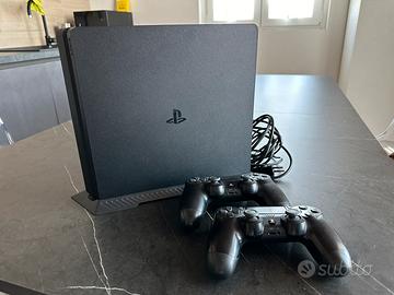 PlayStation 4 slim 1 tb - 2 joystick e base