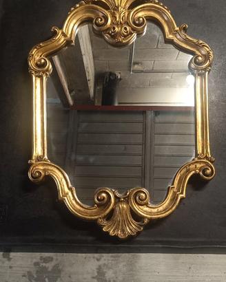 Spechio con cornice in legno