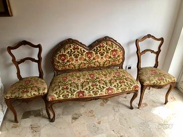 Divanetto con 2 sedie