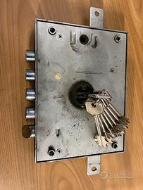 Serratura Blindata da Appoggio con Chiavistello Mu